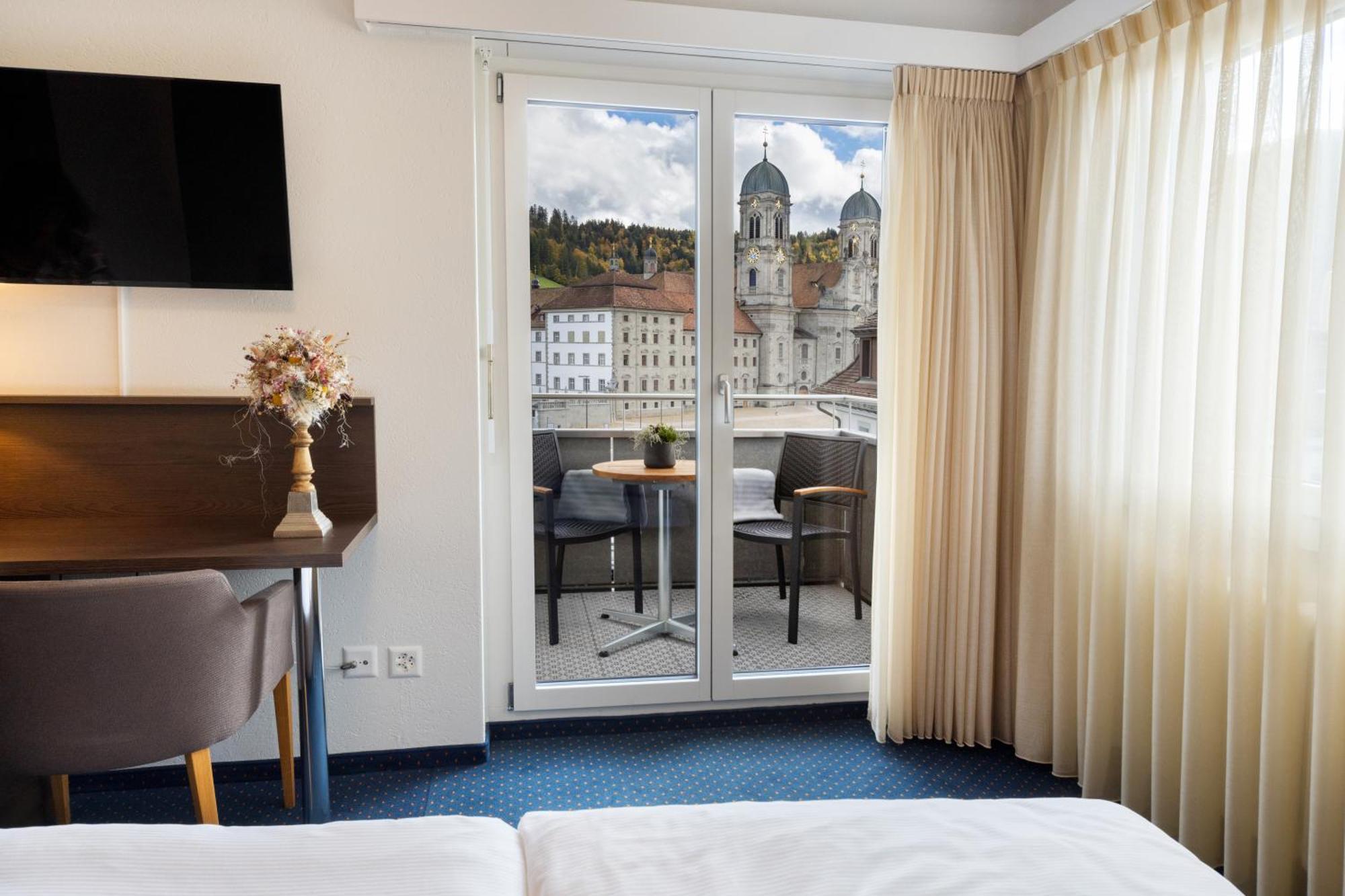 Hotel Drei Koenige アインジーデルン エクステリア 写真