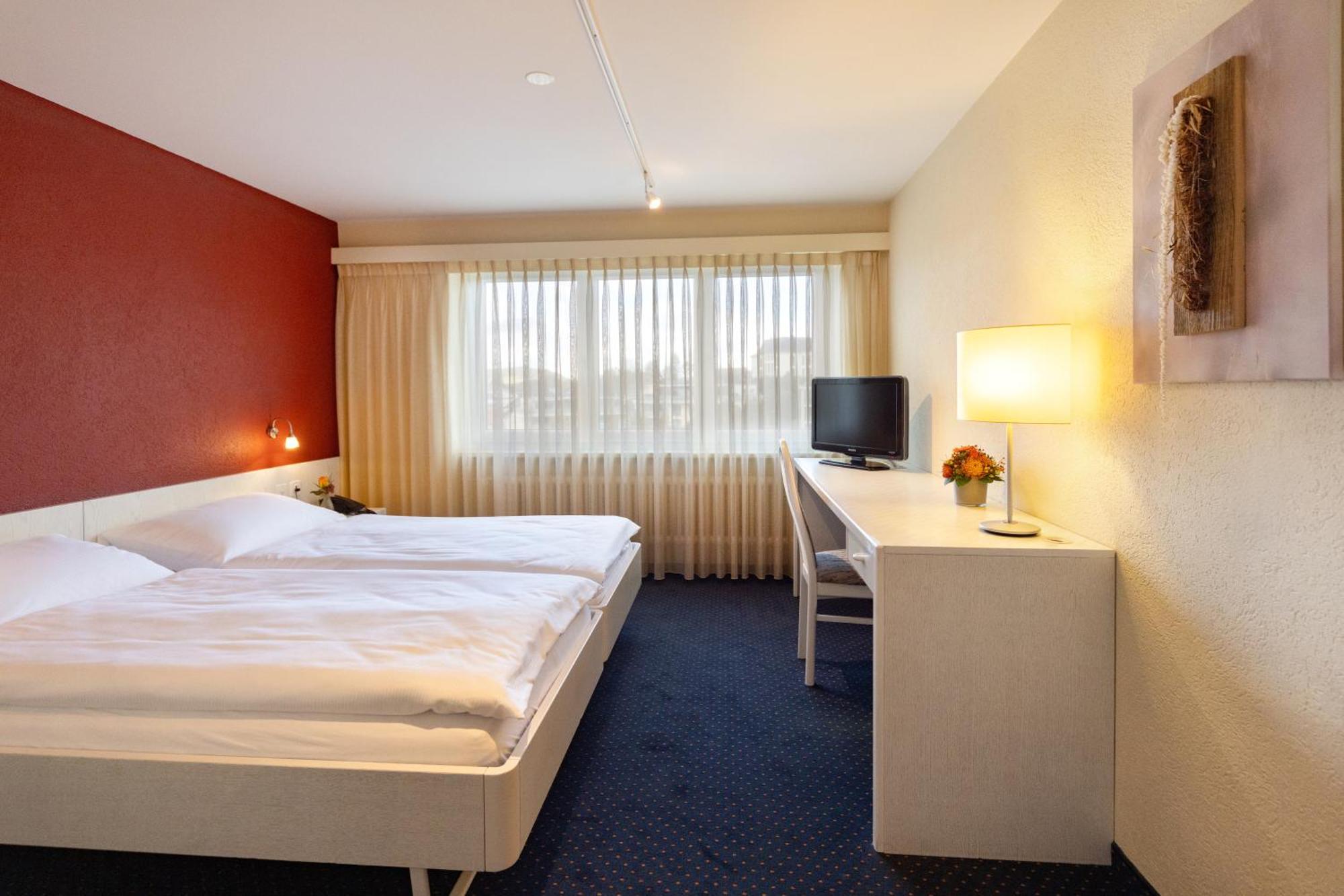 Hotel Drei Koenige アインジーデルン エクステリア 写真